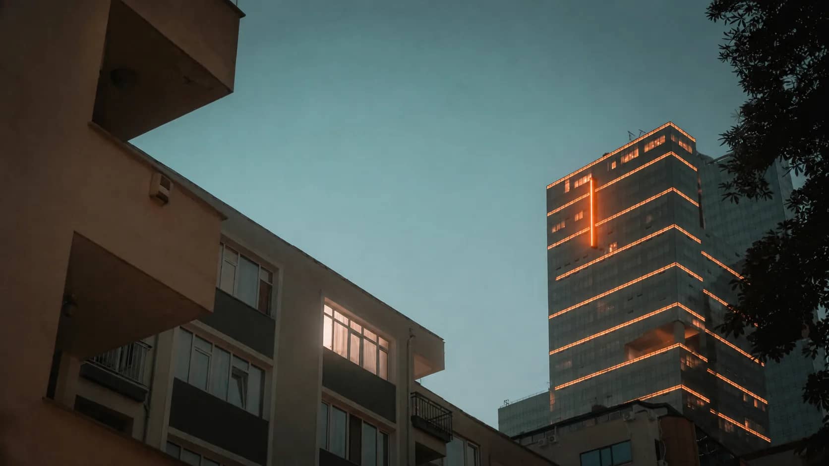 Verlicht gebouw - Thodé Techniek elektrotechniek